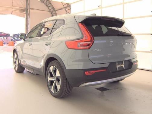 2025 Volvo XC40 B5 Plus Bright Theme