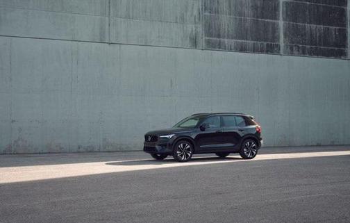 2025 Volvo XC40 B5 Plus Dark Theme