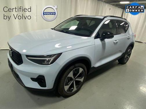 2025 Volvo XC40 B5 Plus Dark Theme