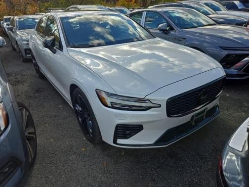 2024 Volvo S60 Recharge Plug-In Hybrid T8 Ultimate Black Edition