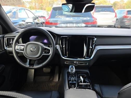 2024 Volvo S60 Recharge Plug-In Hybrid T8 Ultimate Black Edition