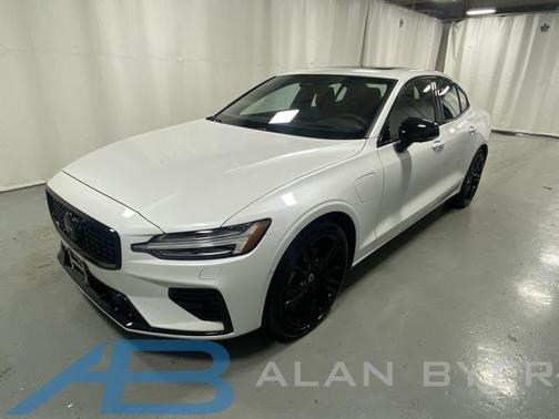 2024 Volvo S60 Recharge Plug-In Hybrid T8 Ultimate Black Edition