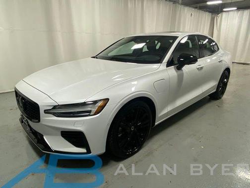 Crystal White 2025 Volvo S60 Plug-In Hybrid T8 Ultra Black Edition