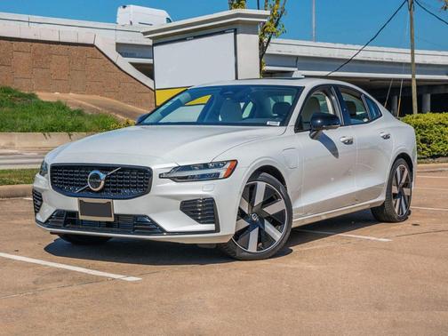 Crystal White 2025 Volvo S60 Plug-In Hybrid T8 Ultra Black Edition