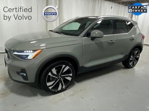 2024 Volvo XC40 B5 Plus Bright Theme