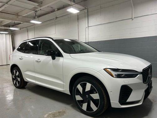 2024 Volvo XC60 Recharge Plug-In Hybrid T8 Plus Dark Theme