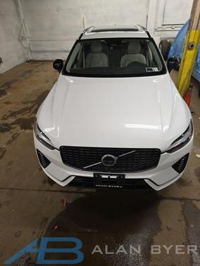 2024 Volvo XC60 Recharge Plug-In Hybrid T8 Plus Dark Theme