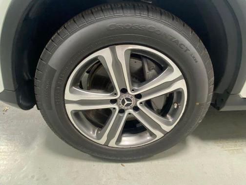White 2019 Mercedes-Benz GLC 300 4MATIC