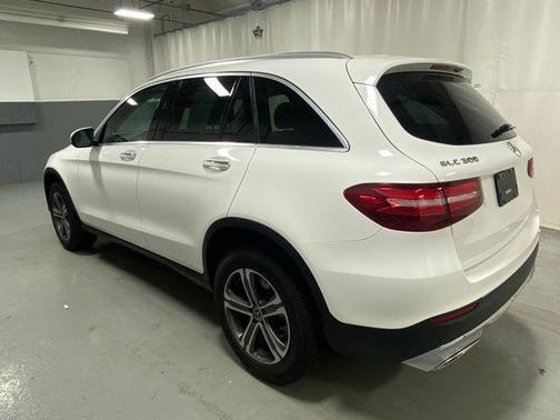White 2019 Mercedes-Benz GLC 300 4MATIC