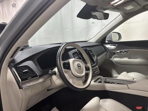 2024 Volvo XC90 B6 Ultimate Bright Theme 7-Seater