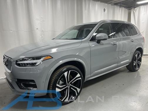 2024 Volvo XC90 B6 Ultimate Bright Theme 7-Seater