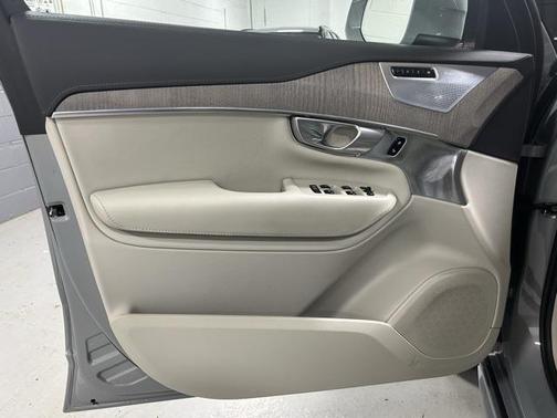 2024 Volvo XC90 B6 Ultimate Bright Theme 7-Seater