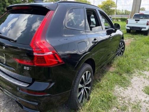 Onyx Black Metallic 2024 Volvo XC60 B5 Core Dark Theme