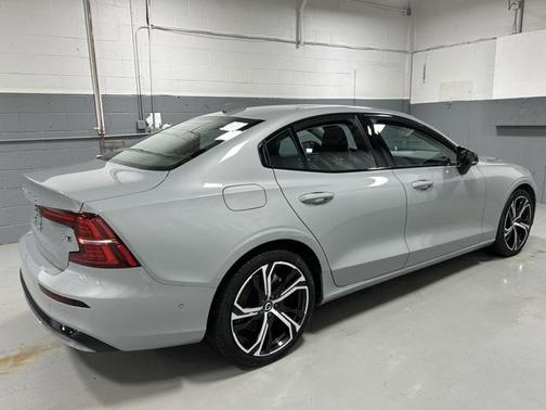2025 Volvo S60 B5 Ultra