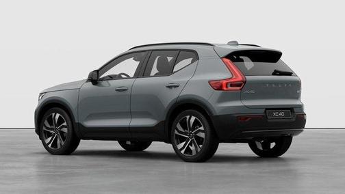 2026 Volvo XC40 Plus, B5 AWD Gas (mild hybrid), Dark