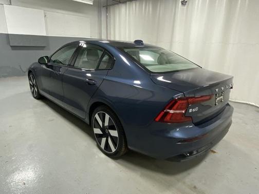 2025 Volvo S60 Plug-In Hybrid T8 Ultra