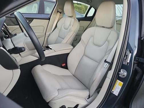 2025 Volvo S60 Plug-In Hybrid T8 Ultra