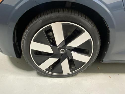 2025 Volvo S60 Plug-In Hybrid T8 Ultra