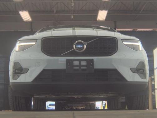 2025 Volvo XC40 B5 Plus Dark Theme