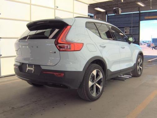 2025 Volvo XC40 B5 Plus Dark Theme