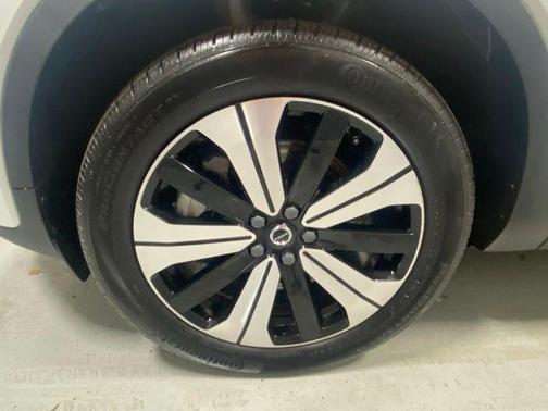 Crystal White Metallic 2023 Volvo C40 Recharge Pure Electric Twin Plus