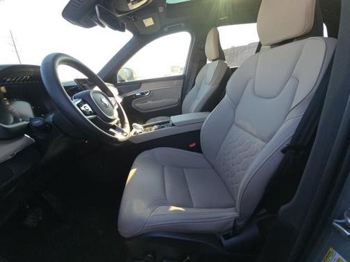 2025 Volvo XC90 B5 Plus 7-Seater