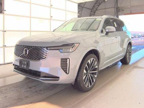 2025 Volvo XC90 B5 Plus 7-Seater