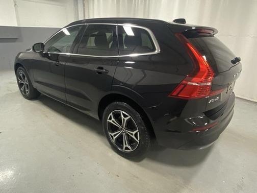 2022 Volvo XC60 Momentum