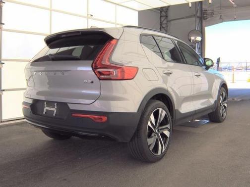 2025 Volvo XC40 B5 Plus Dark Theme