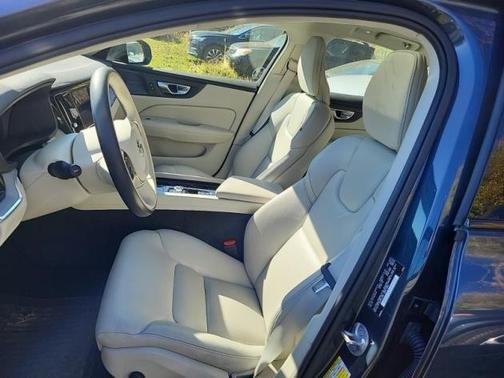 2024 Volvo S60 B5 Plus Dark Theme