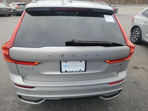 2024 Volvo XC60 B5 Plus Dark Theme