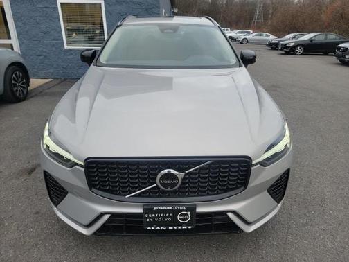 2024 Volvo XC60 B5 Plus Dark Theme