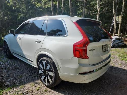2023 Volvo XC90 Recharge Plug-In Hybrid T8 Ultimate Bright Theme 7-Seater