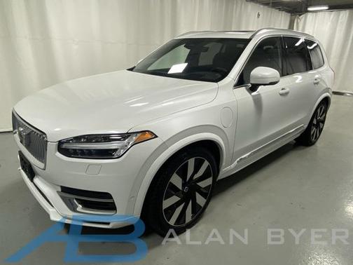 2023 Volvo XC90 Recharge Plug-In Hybrid T8 Ultimate Bright Theme 7-Seater