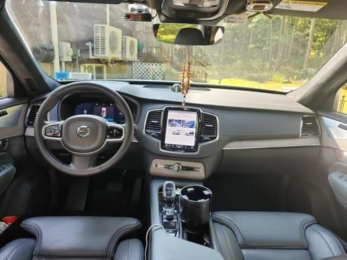 2023 Volvo XC90 Recharge Plug-In Hybrid T8 Ultimate Bright Theme 7-Seater
