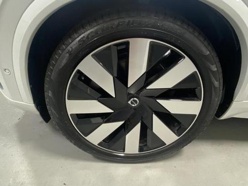2023 Volvo XC90 Recharge Plug-In Hybrid T8 Ultimate Bright Theme 7-Seater
