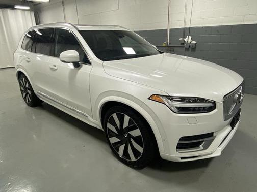 2023 Volvo XC90 Recharge Plug-In Hybrid T8 Ultimate Bright Theme 7-Seater
