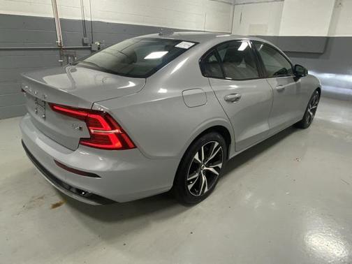 2025 Volvo S60 B5 Core