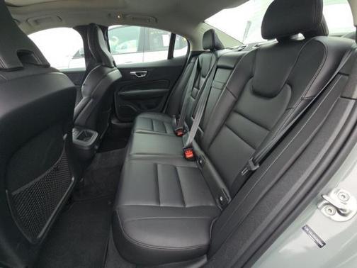 2025 Volvo S60 B5 Core