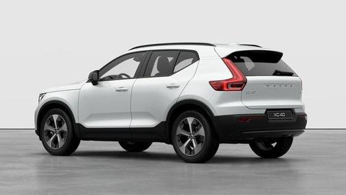 2026 Volvo XC40 Plus, B5 AWD Gas (mild hybrid), Dark