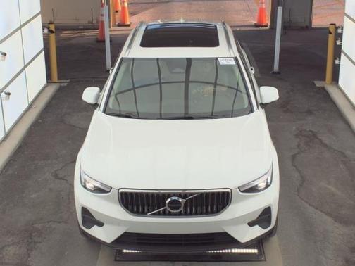 2025 Volvo XC40 B5 Core Bright Theme