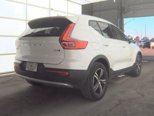 2025 Volvo XC40 B5 Core Bright Theme