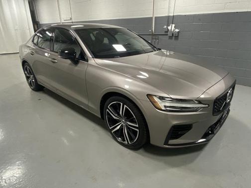 2021 Volvo S60 Recharge Plug-In Hybrid T8 R-Design