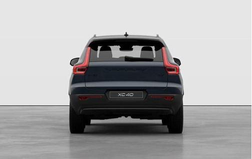 2026 Volvo XC40 B5 Ultra Black Edition