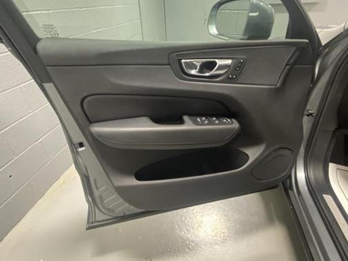 2021 Volvo XC60 T5 Momentum