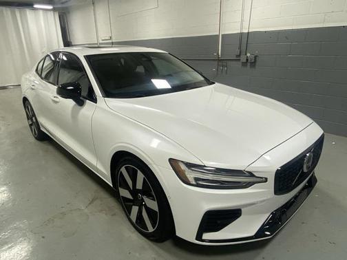 2025 Volvo S60 Plug-In Hybrid T8 Ultra