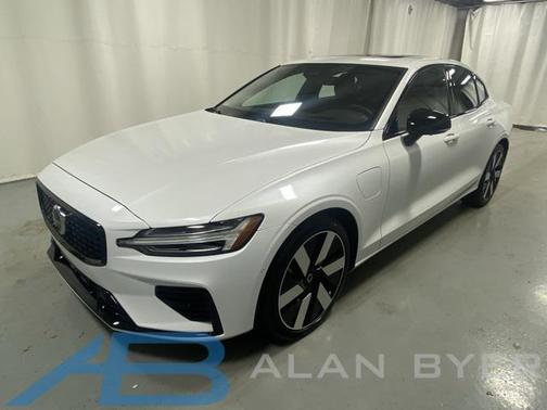 2025 Volvo S60 Plug-In Hybrid T8 Ultra