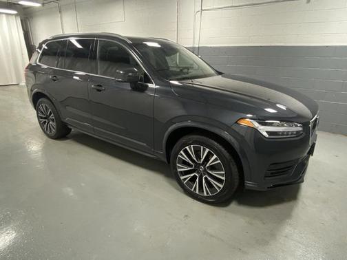 2022 Volvo XC90 T5 Momentum