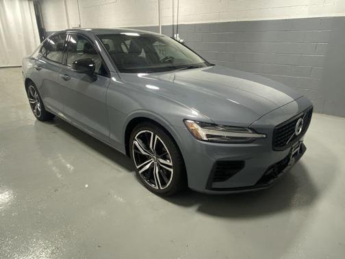 2022 Volvo S60 Recharge Plug-In Hybrid T8 R-Design Expression