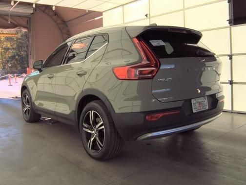2025 Volvo XC40 B5 Core Bright Theme